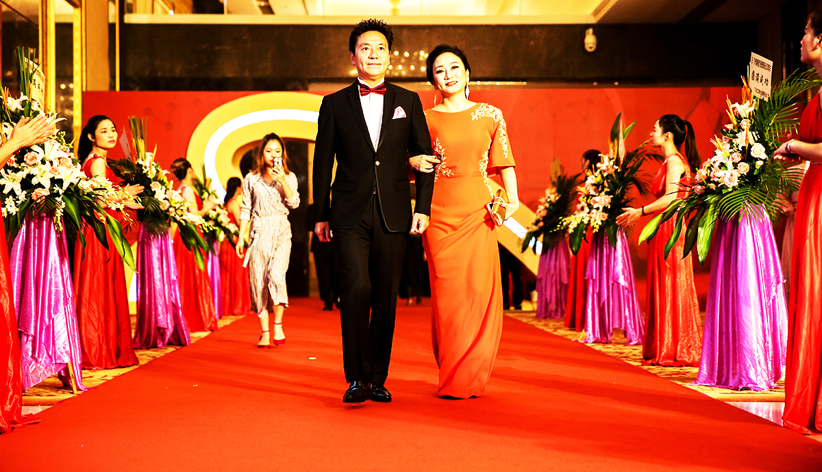 �V������c���(d��ng)�߄���˾�ṩ�ĵµ伯�F(tu��n)����cʢ�䰸���p��2